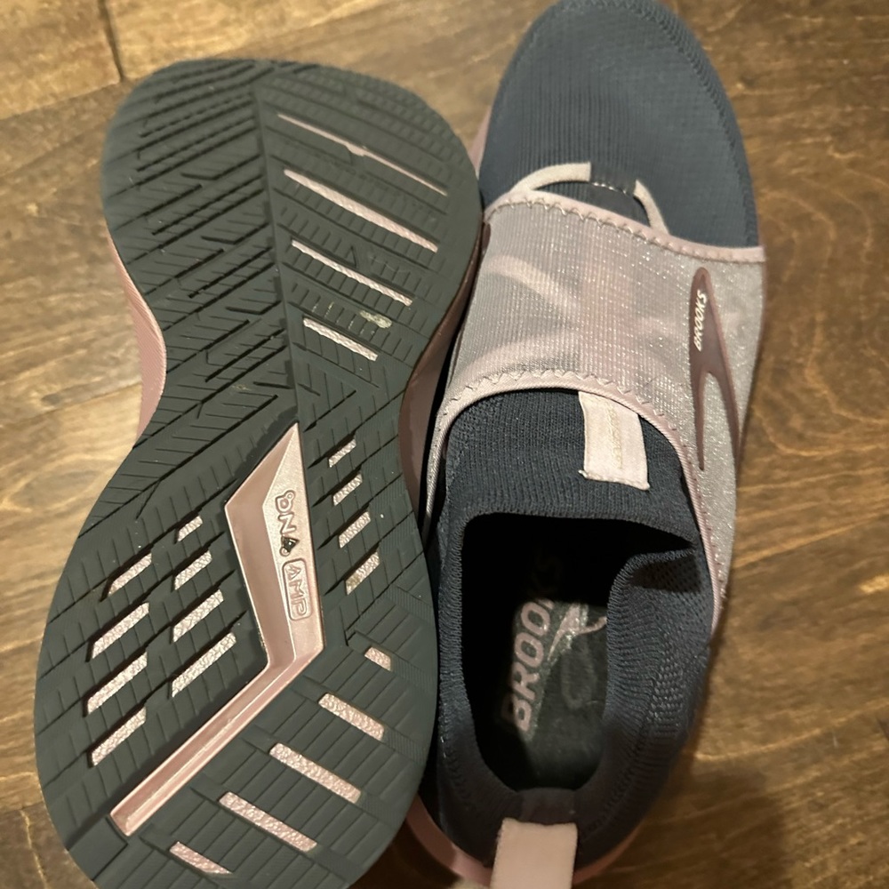 Brooks Levitate slip-on shoes - Picture 6 of 6